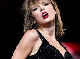 من هي تايلور سويفت