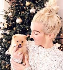 Danielle Comstock's Instagram, Twitter & Facebook