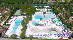 Prodotta nel 2020 negli usa, il film tv è conosciuto sia come nature of love che come love. Camping 5 Mit 2 Wasserparks In Venetien Union Lido