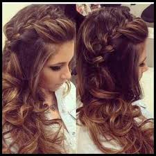 Einfache Frisuren Locken 19 Coole Ideen Fur Party Frisuren 2019 Frisur Hochgesteckt Geflochtene Frisuren Hochzeitsfrisuren