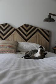 chevron headboard pie pan lampshade deco tete de lit bois idee deco interieur