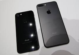 So, an arabic apple blog called it's not clear exactly what materials a glossy black iphone would be made of. Sam On Twitter Jet Black Iphone 7 Vs Black Iphone 7 Plus