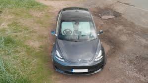 It gives the interior some contrast rather than being all black and dark looking. Tesla Model 3 Performance First Impressions Uk Right Hand Drive Tech Travel Geeks