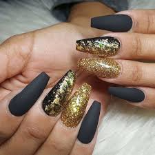 Matte Black And Gold Acrylic Nails 30 Matte Black Nails That Ll Sweep You Off Your Feets Hike N Dip Gold Acrylic Nails Black Nails Matte Black Nails