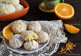 Dei dolcetti deliziosi, morbidi dentro e croccanti esternamente. Biscotti Morbidi All Arancia Profumatissimi