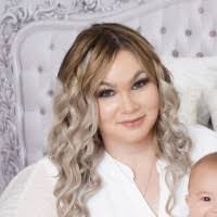 Marie Bracken's Instagram, Twitter & Facebook