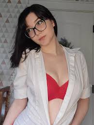 Do you like girls in glasses? nudes | GLAMOURHOUND.COM