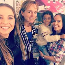 An swartenbroekx kent het grote publiek natuurlijk als 'bieke' uit fc de kampioenen, maar de actrice schreef ook al vele jaren de scenario's voor de kampioenen. Dochter Van Bieke Uit F C De Kampioenen Ik Kijk Niet Naar Mijn Mama Nee Showbizz Hln Be