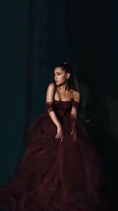 Mit einer miniaturfigur und einer atemberaubenden stimme machte sich ariana grande einen namen als beliebte performerin und erreichte den status eines weltstars. Pin On Haha