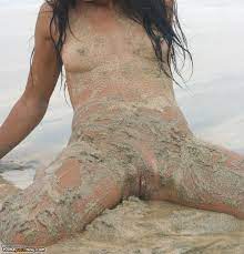 Hottie covered in sand - Mobile Homemade Porn Sharing
