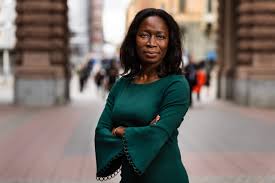 Nyamko sabuni (l) vill se en mer jämställd flyktingpolitik, och mer fokus på politiska flyktingar. Nyamko Sabuni Tillsatt En Kriskommission Mot Barnranen Liberalerna