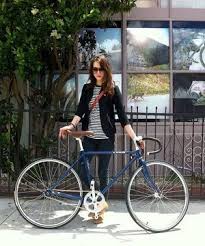 海外の自転車 ファッションがオシャレで可愛い スナップ画像 随時更新中 naver まとめ bicycle chic bicycle girl bicycle fashion