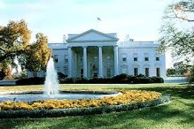 Auf englisch heißt es white house, sprich: Weisses Haus Washington D C