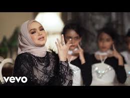 She started in the music industry in 1995, and as of 2020, has released 18 studio albums, the latest of which is manifestasiti2020. Dato Sri Siti Nurhaliza Anta Permana Youtube Siti Nurhaliza Vevo Music Videos