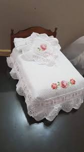 Pin By Gulay On Casa De Munecas Doll Beds Dollhouse Miniatures Diy Dollhouse Bed