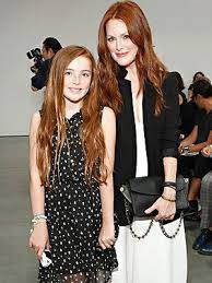 Julianne moore had her first child, caleb freundlich, in 1997 with her partner, bart freundlich. Julianne Moore S Daughter Liv Stars In Her New Children S App People Com
