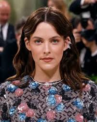 The Hush Cut Is the Perfect Airy Style for Spring