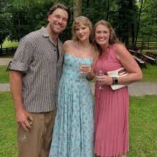 See Taylor Swift & Travis Kelce's Romantic Wedding Date