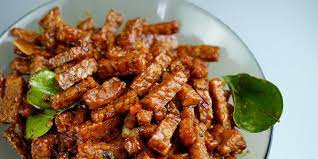 Tempe bacem goreng ini juga banyak di jual di warung warung sederhana atau yang lebih dikenal sebagai warung makan. Komentar Berita Resep Tempe Orek Kering Masak Dulu Untuk Makan Nasi Kuning Tumpeng