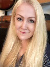 Jag är på level 45 och min dotter är bara på level 8. Det är en eufemism  kanske, men en level inger mer respekt hos en 8-åring än år. Vi borde tänka