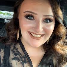 Victoria Layton's Instagram, Twitter & Facebook