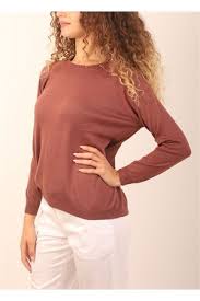 90% virgin wool, 10% cashmere. Camel Color Cashmere Sweater Laboratorio Capri Manecapri