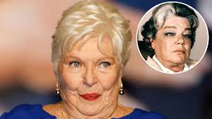 Cyril vous savez très bien de quoi je parle. Le Coup De Gueule De Benjamin Castaldi Contre Line Renaud Foutez La Paix A Ma Grand Mere Simone Signoret Ca Commence A Me Casser Les Coui Es Les Infos Videos