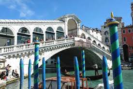 Die rialtobrücke in venedig ist eines der bekanntesten bauwerke der stadt. Die Rialtobrucke In Venedig Infos Und Bilder