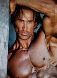 Mike O'Hearn is probably the most famous bodybuilder who never competed in  the Mr. Olympia. He's all about longevity. And considering that he is  basically a "power bodybuilder" who loves lifting heavy