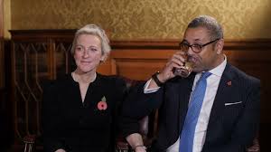 نتیجه جستجوی لغت [cleverly] در گوگل