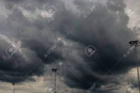 Nubes De Lluvia O Nimbus En Época De Lluvias, El Aeropuerto. Fotos,  retratos, imágenes y fotografía de archivo libres de derecho. Image 63400411