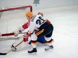 Bei den olympischen winterspielen 1992 in albertville fehlte der deutschen eishockey nationalmannschaft im viertelfinale gegen kanada lediglich ein paar zentimeter um eine sensation zu erzielen. Olympia 1992 Deutschland Gegen Kanada Ein Eishockey Drama Sport