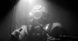 Membrane suits are great if you're planning on diving in many different water temperatures since you can adjust your undergarments to the unfortunately it is getting quite old and they produce this suit not any more. Into The Abyss 20 Fascinating Vintage Deep Sea Diving Photos