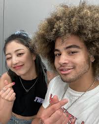 Tune in come talk to me I support back 🤝🏽🔥