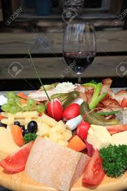Kaseplatte selber machen google suche kaseplatte selber machen. Sterreichische Wurst Und Kaseplatte Jausen Platte Platte Brotzeit Lizenzfreie Fotos Bilder Und Stock Fotografie Image 10932465