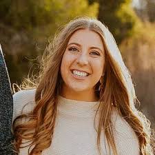 Mandy Robertson's Instagram, Twitter & Facebook