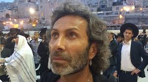 Pastor Jean blir utvisad tre gånger 6 april 2015