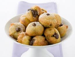 Scolate su carta assorbente, inserite la crema pasticcera in una sac à poche e riempite tutte le bignole. Come Fare Le Frittelle Le Migliori Ricette Di Carnevale Donna Moderna