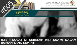 Jika suami solat bersama isteri, kedudukan imam (suami) adalah di hadapan isteri. Pejabat Mufti Wilayah Persekutuan Irsyad Al Fatwa Siri Ke 505 Isteri Solat Di Sebelah Kiri Suami Dalam Rumah Yang Sempit