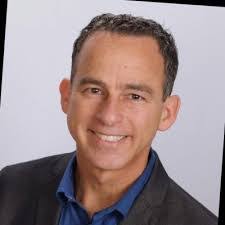 Damon Hollis's Instagram, Twitter & Facebook