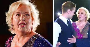 Suzanne axell lever sedan nära 40 år tillbaka med sin sambo jörgen wedebrand. Kaoset Bakom Kulisserna I Let S Dance Suzanne Axell Berattar Nu Om Forvirringen