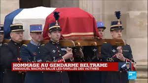 Dix mois après la mort d'arnaud beltrame, assassiné le 23 mars 2018 au super u de trèbes par le terroriste radouane lakdim, ses deux frères cadets cédric et damien lui rendent hommage dans un. Entree Du Cercueil Arnaud Beltrame Dans La Cour D Honneur Des Invalides Hommage National Youtube