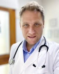 Nick Vujicic nació sin brazos ni piernas, y convirtió cada obstáculo en una  oportunidad para inspirar, su vida rompe barreras y demuestra que la  verdadera fortaleza nace del coraje. Hoy, como orador