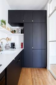 Appartement Annecy Un Haussmannien Reamenage Pour Une Famille De 5 En 2020 Meuble Cuisine Cuisine Appartement Cuisine Coloree