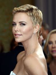 Doch statt topfschnitt trug sie eine coole kurzhaarfrisur à la james dean. Pixie Cut Frisur Das Haarstyling Fur Selbstbewusste Damen