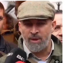 Vamos a ver DOSNEURONAS como se supone que se visten un campesino ??? Deja  de fijar estereotipos...