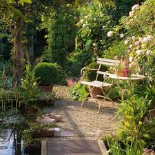 Romantischer Sitzplatz Am Gartenteich Garten Haus Und Garten Garten Landschaftsbau