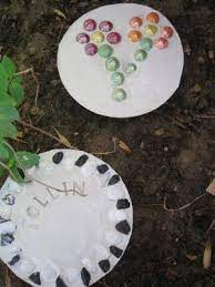 Kid Friendly Garden Stepping Stones Plaster Of Paris Is Non Corrosive And Non Toxic Unlike C Garden Stones Kids Stepping Stone Crafts Stepping Stones Diy Kids