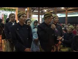 Berikut ini kami berikan contoh pranatacara bahasa jawa pada saat pasrah pengantin laki laki kepada keluarga. Sesorah Pasrah Panampi Teamanten Ngundhuh Mantu Lagu Mp3 Mp3 Dragon
