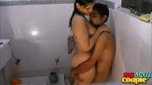 Real Life Married Desi Couple In Bathroom - XNXX.COM